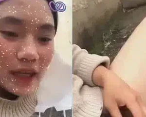 Em là con chó cái damdang lúc nào cũng thèm cu của anh