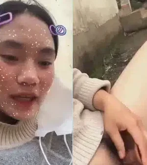 Em là con chó cái damdang lúc nào cũng thèm cu của anh
