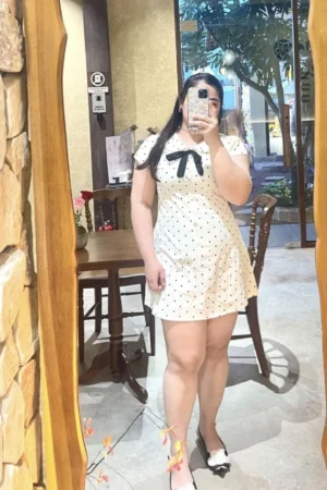 Gu gái múp thì bơi vào đây rửa mắt